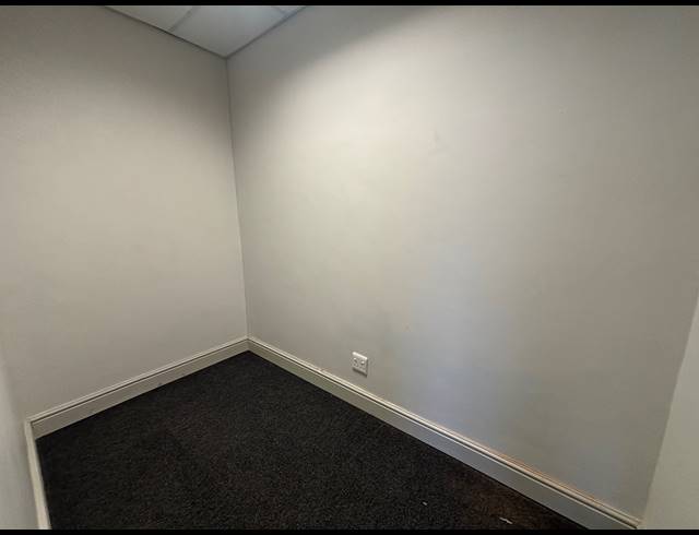302M² WAREHOUSE TO LET IN STIKLAND INDUSTRIAL